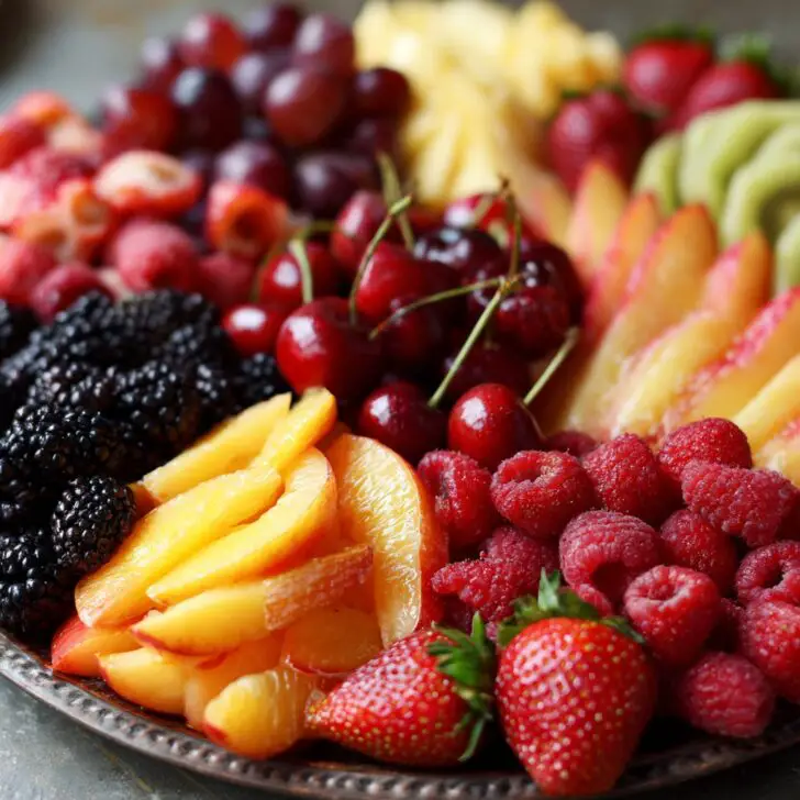 COLORFUL SUMMER FRUIT PLATTER